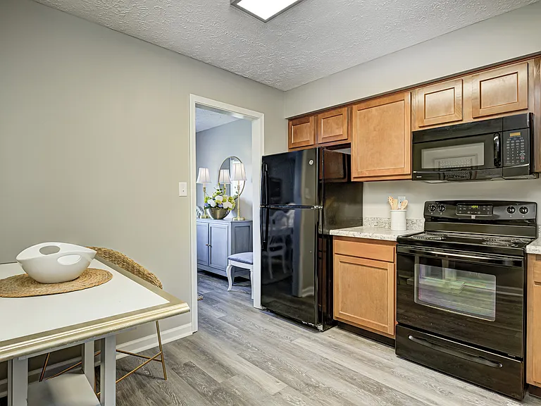 Ivy Knoll Apartments — Photo 15