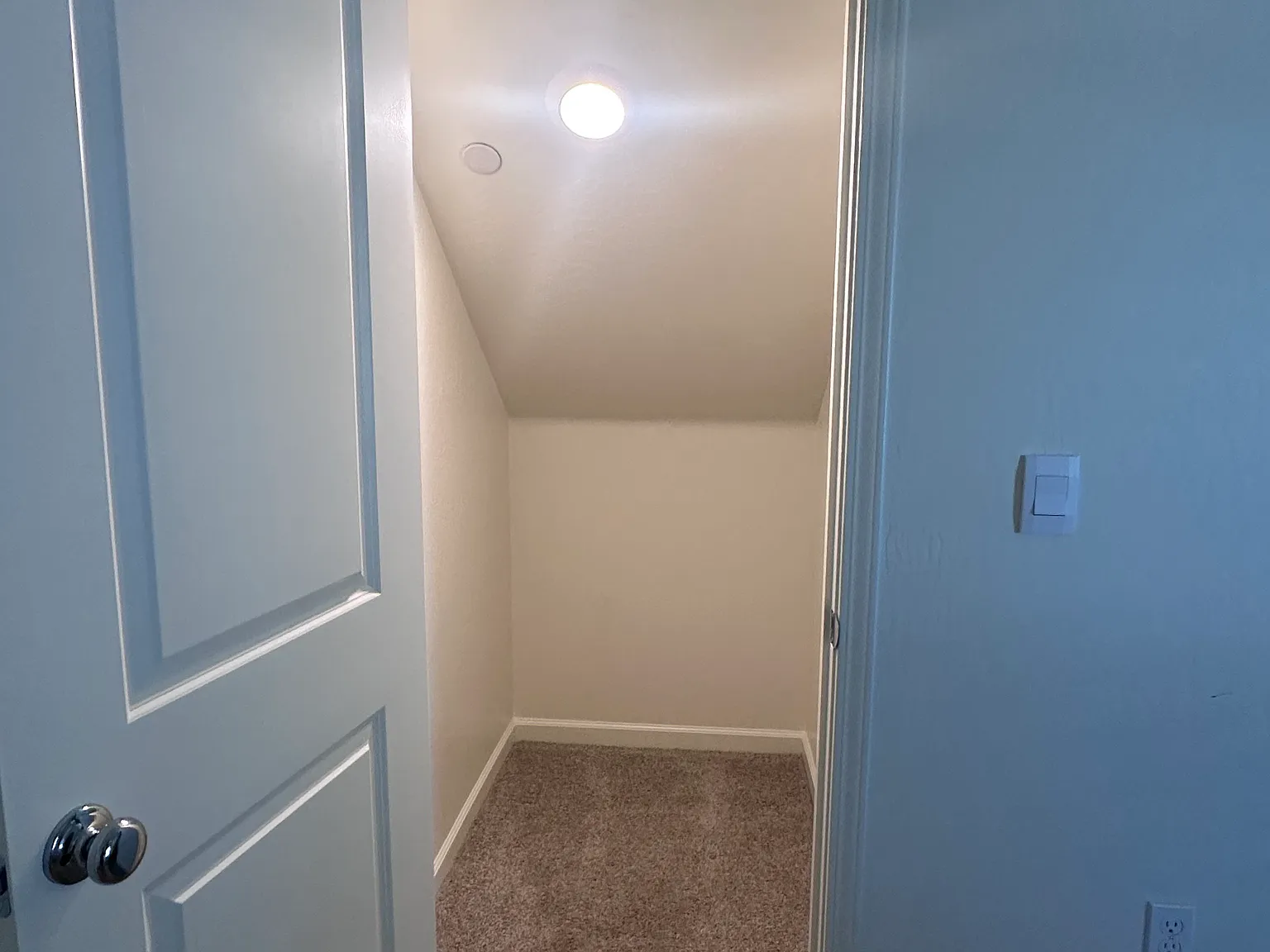 5 bed, 2554 sqft, $1,600 — Photo 3