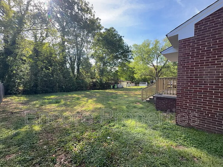 2731 Knowles St — Photo 12