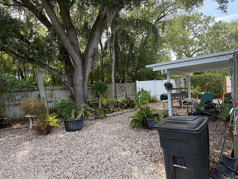 4746 Dunkeld Ave — Photo 8