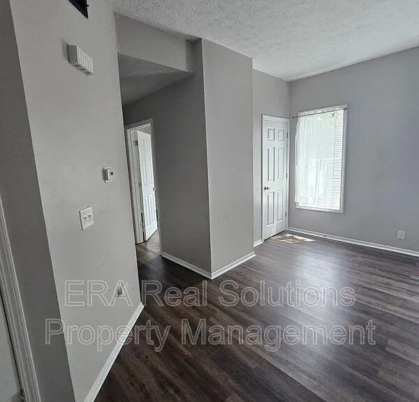 170 S Highland Ave — Photo 2