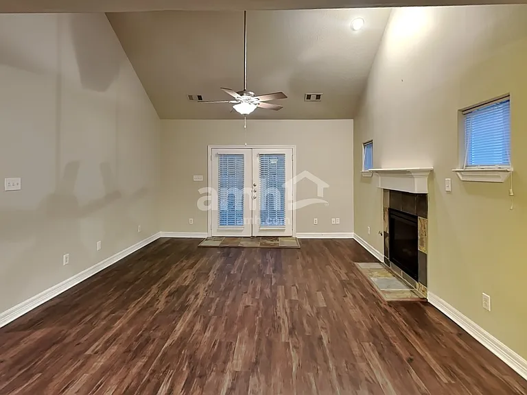 504 Forest Glen St — Photo 7