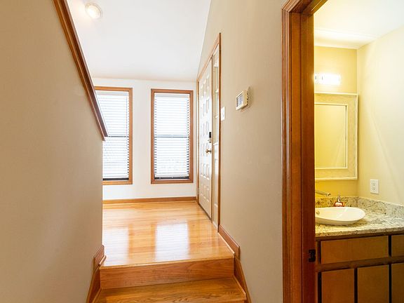 3rd image of 470 Hambridge Ct