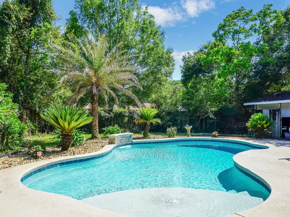 710 Marcia Cir, Mary Esther, FL 32569