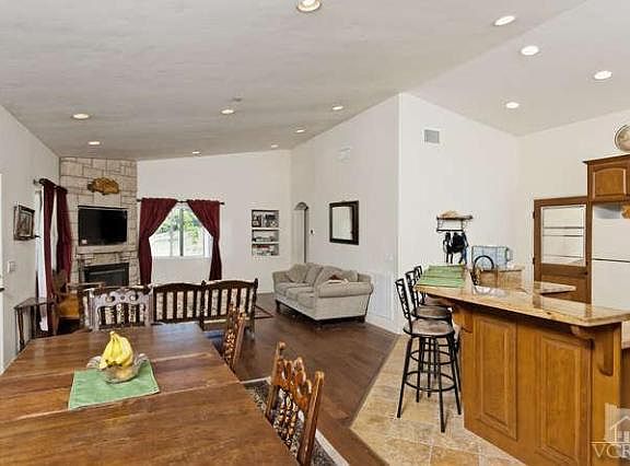5th image of 7800 Liveoak Ave