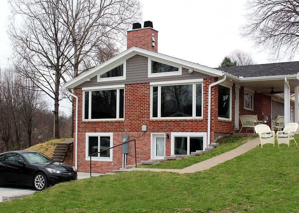 LOWER UNIT IS THIS RENTAL