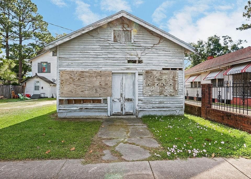1st image of 1424 Behrman Ave