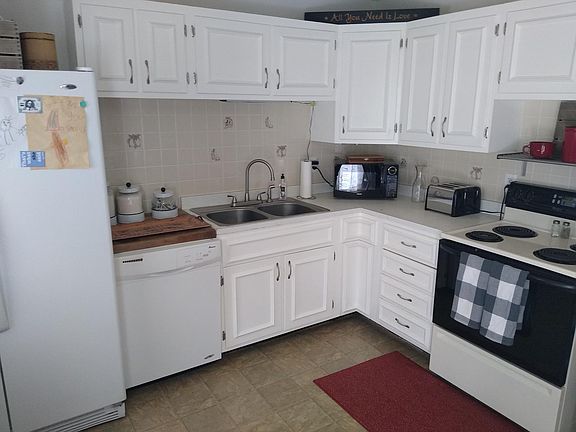 3rd image of 1047 Highland Dr