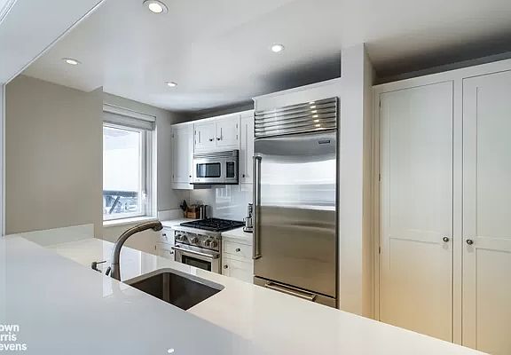 3rd image of 530 Park Ave APT 9H