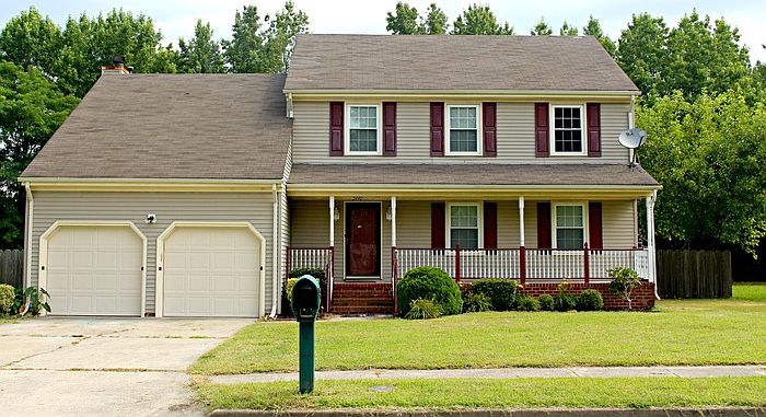 1st image of 5440 Lilac Cres