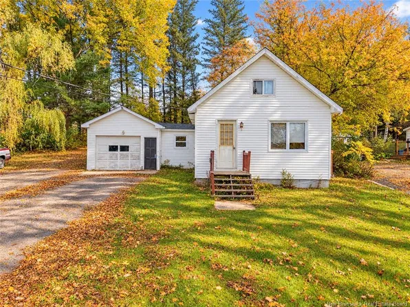 421 Canada St, Fredericton, NB E3A 4A5
