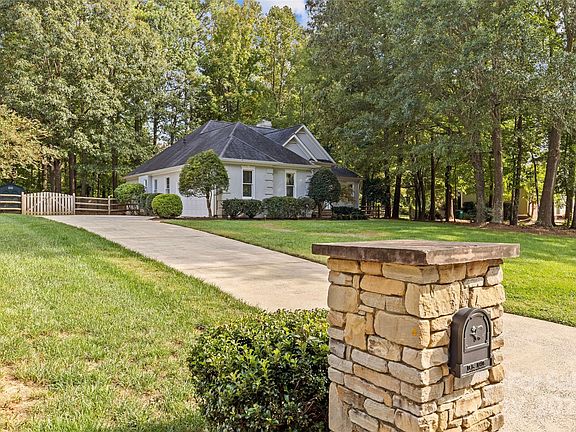 3rd image of 219 Timberlane Dr