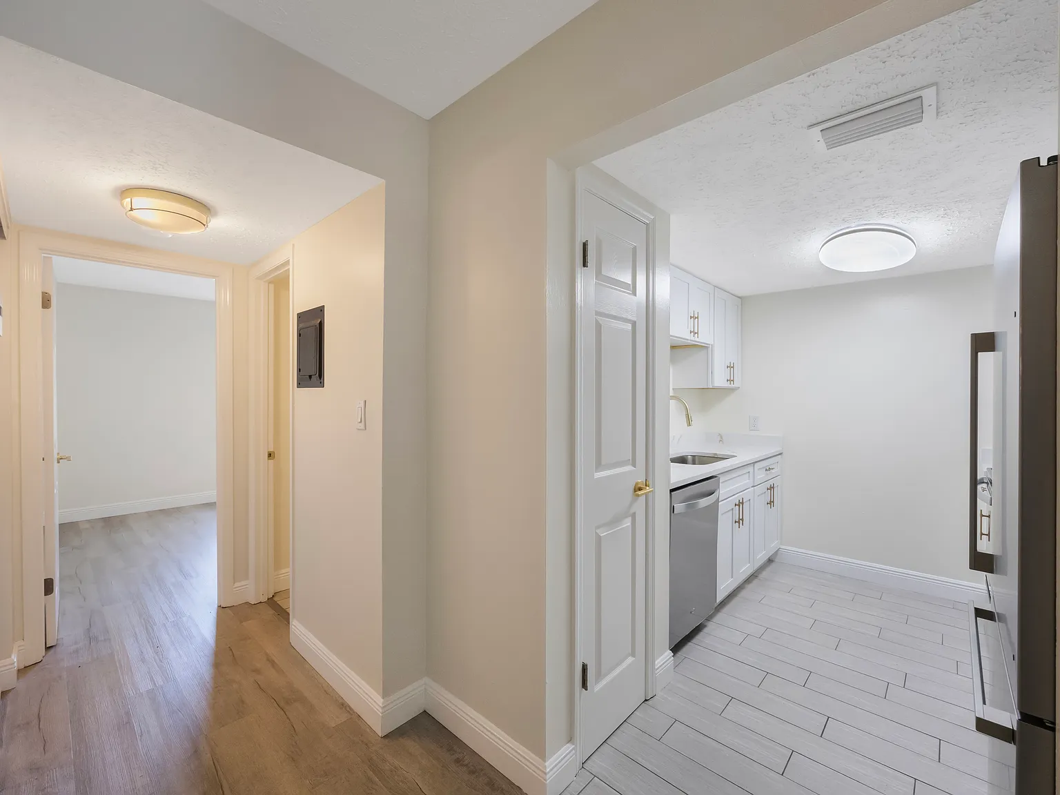 3111 W Horatio St — Photo 4