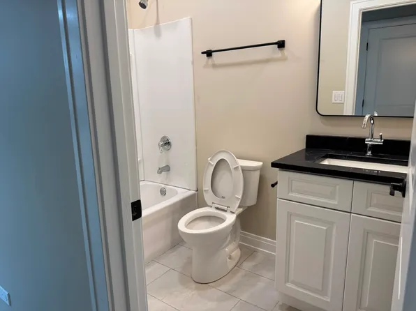 425 Federation Pl, Elgin, IL 60123