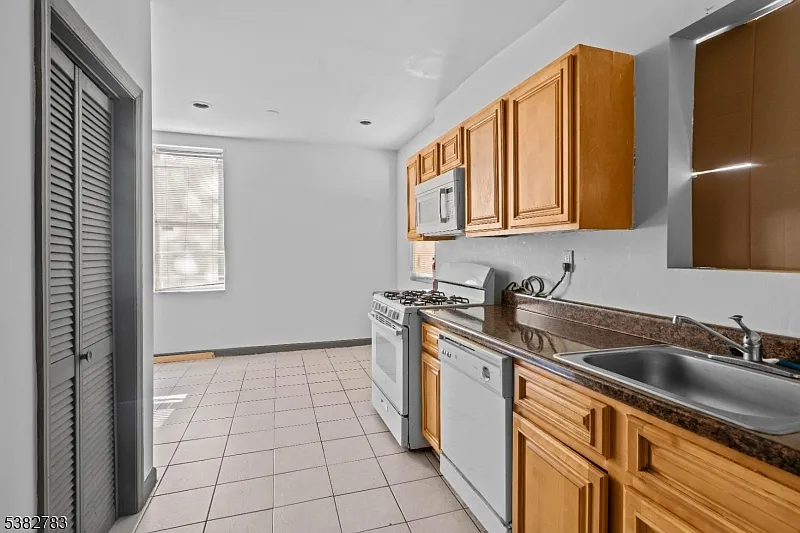 Building Photo - 534 S 11th St #1A