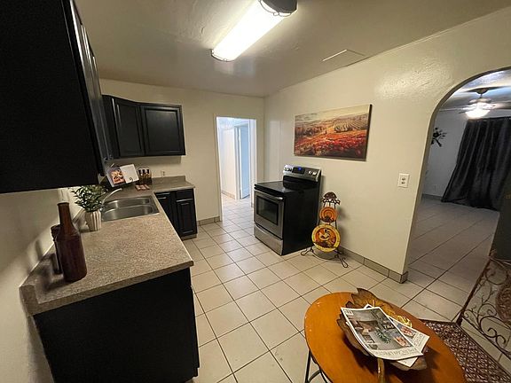5th image of 703 Flower St