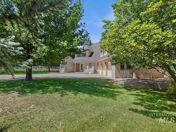 3rd image of 1672 Briarwood Ln