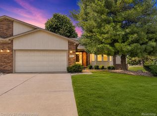46839 Scotch Pine Ln, Macomb, MI 48042