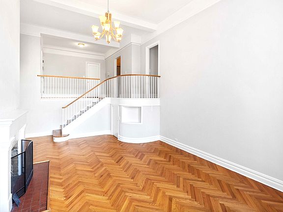 3rd image of 1 University Pl APT 8K