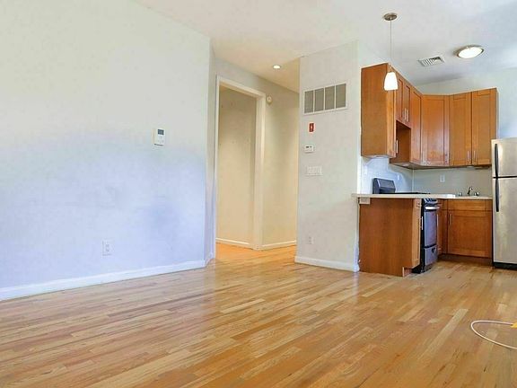 3rd image of 419 Jefferson Ave #2FF