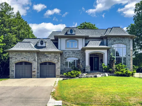 369 Lees Ln, Oakville, ON L6L 4S4