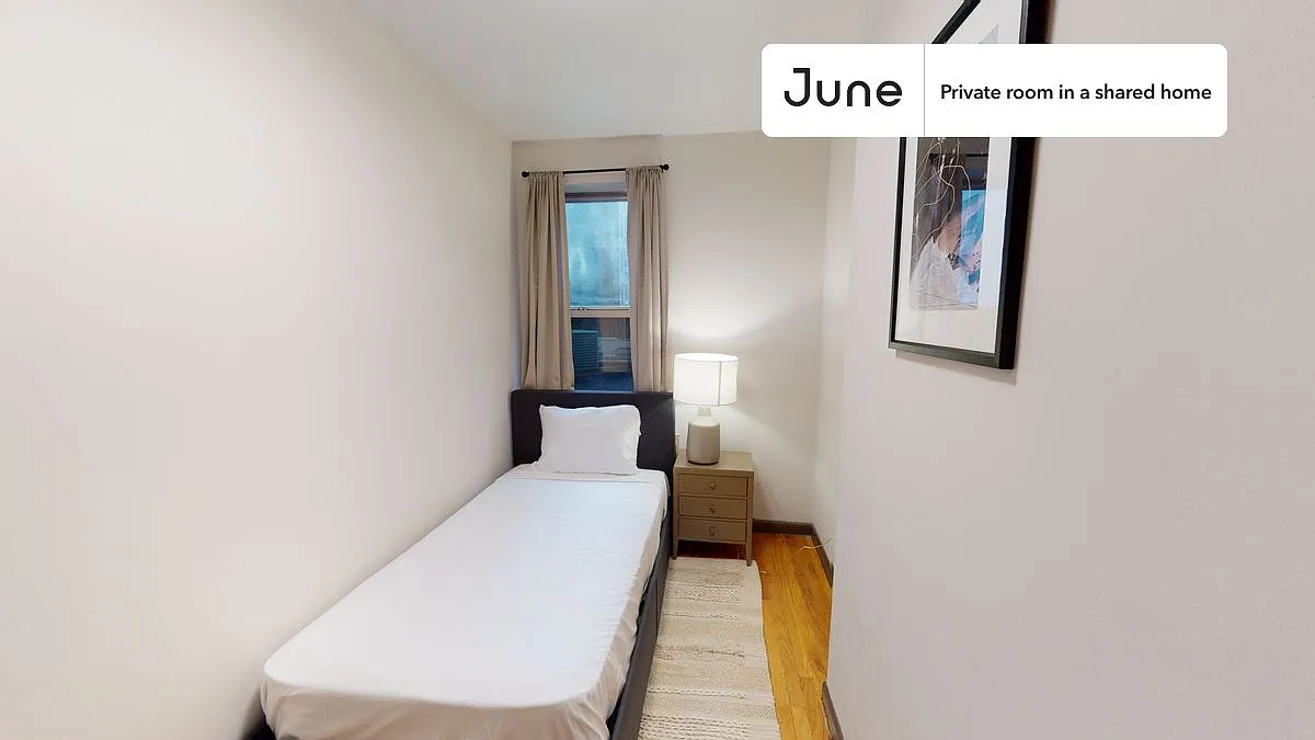 Twin bedroom in 3 bed/1 bath home in Upper East Side #543 B — Photo 1