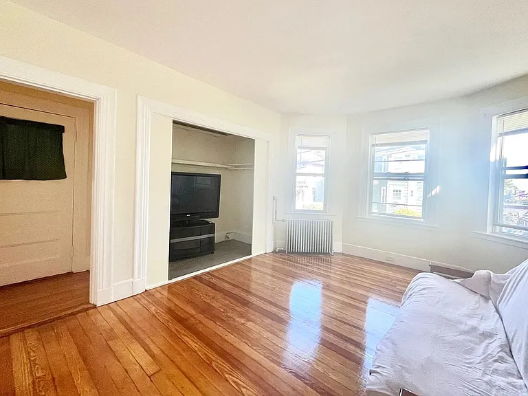 300 Summit Ave — Photo 9