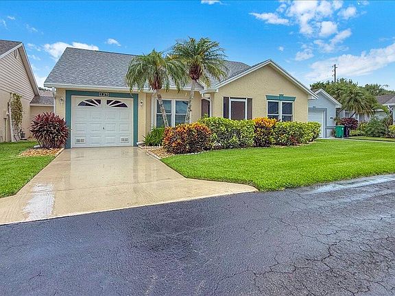 3rd image of 329 NW Tuscany Court