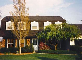 7839 Pine Pkwy, Darien, IL 60561
