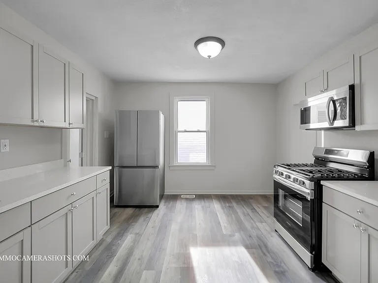 1827 Grey Ave #2 — Photo 3