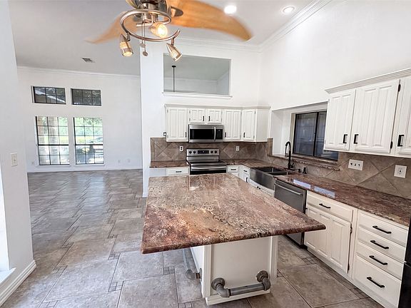 2nd image of 1613 Mullins Dr