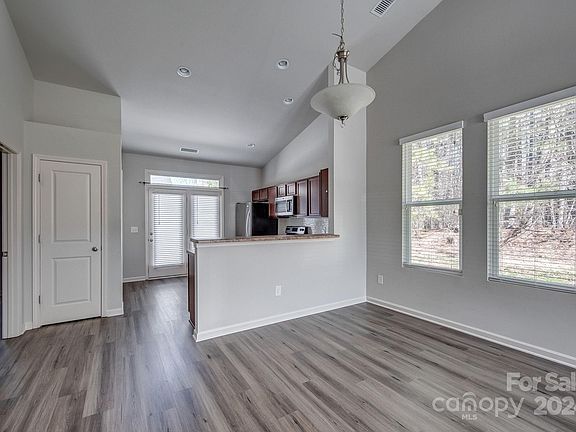 5th image of 121 N Ferncliff Dr