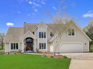 34565 Meadowview Ct, Oconomowoc, WI 53066