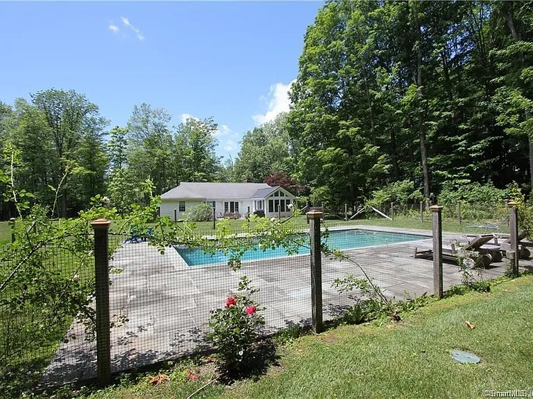 3 Lilac Ln — Photo 1