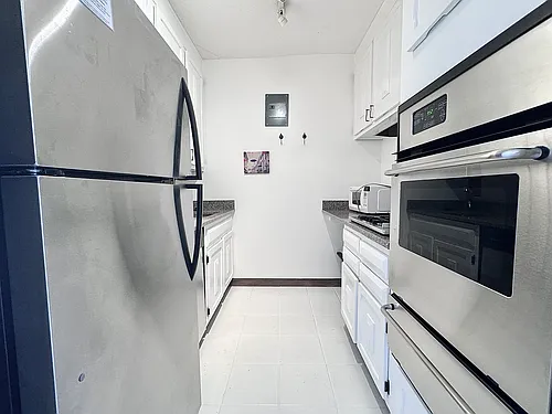 65 E India Row Photo 1