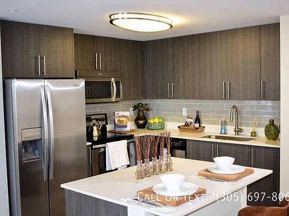 5th image of 511 SE 5th Ave #A2