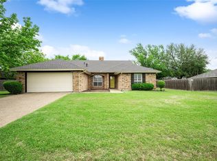 1604 Cindy Ln, Cleburne, TX 76033