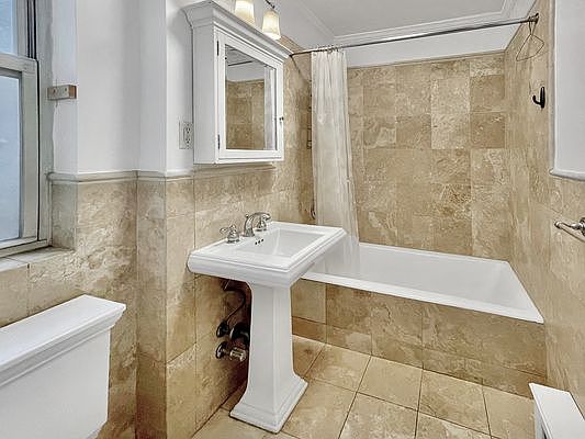 5th image of 41 W 72nd St #10DD
