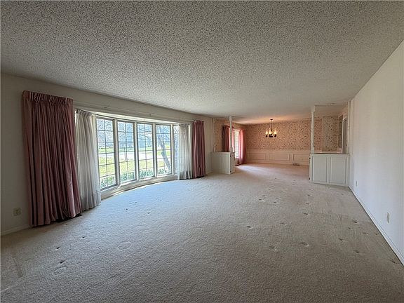 4th image of 24 S Country Club Rd