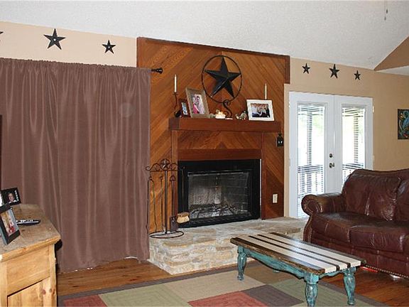 4th image of 848 Country Club Dr