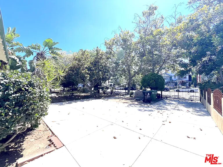 1830 S Gramercy Pl #1/2 — Photo 14