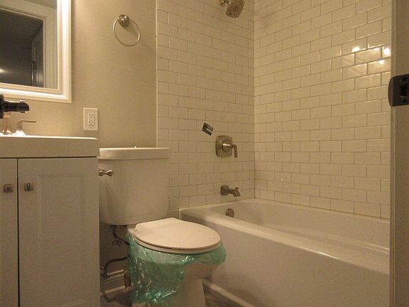 5th image of 918 W Fullerton Ave #6