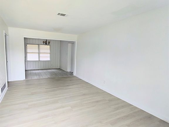 3rd image of 204 W Park Ave