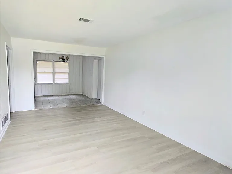 204 W Park Ave — Photo 3