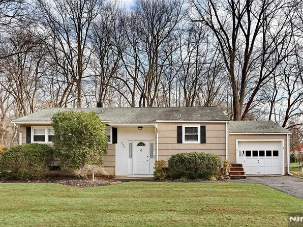 282 Spring Valley Rd, Park Ridge, NJ 07656