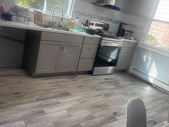 3rd image of 510 Washington St