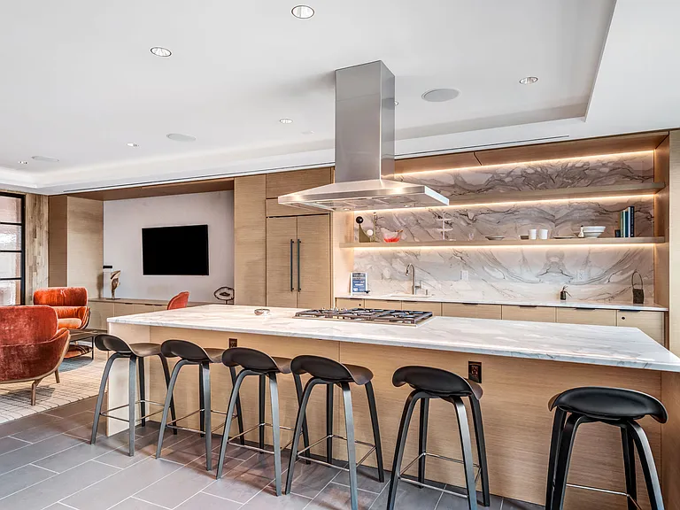 2025 Fulton Ave — Photo 48