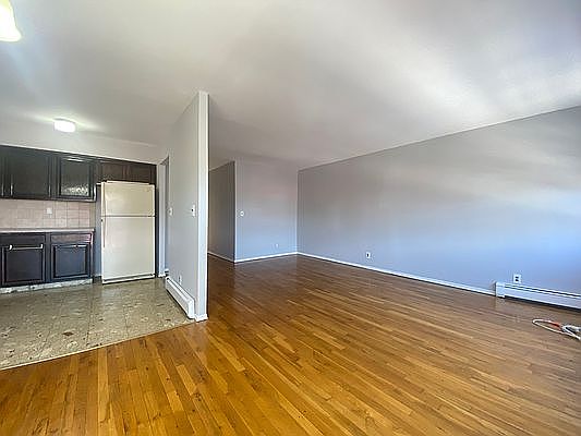 5th image of 3247 42nd St #3