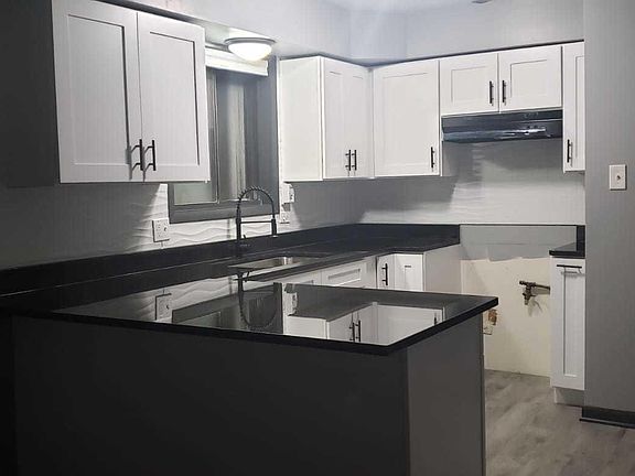 5th image of 10418 Mayfield Ave