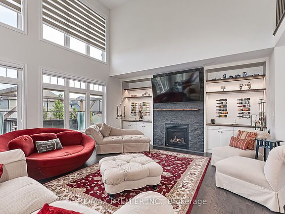 3rd image of 100 Stillwater Cres